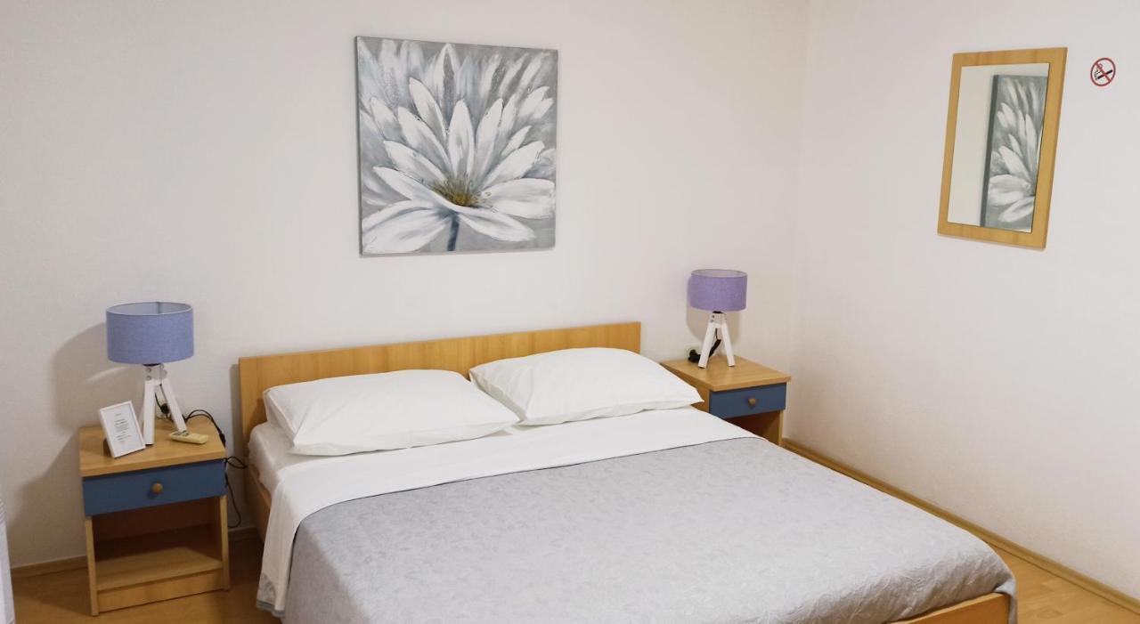 Apartmani Igor Makarska Rum bild