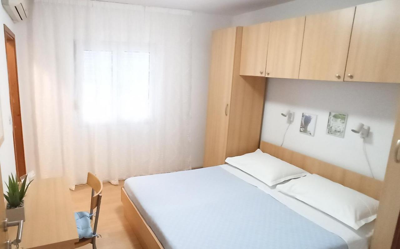Apartmani Igor Makarska Rum bild