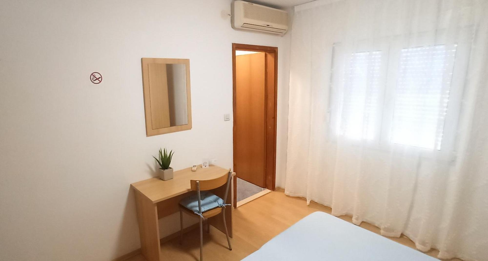 Apartmani Igor Makarska Rum bild